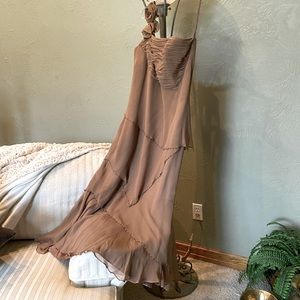 Beautiful tiered beaded taupe one-strap evening gown from Searavelli - size 12